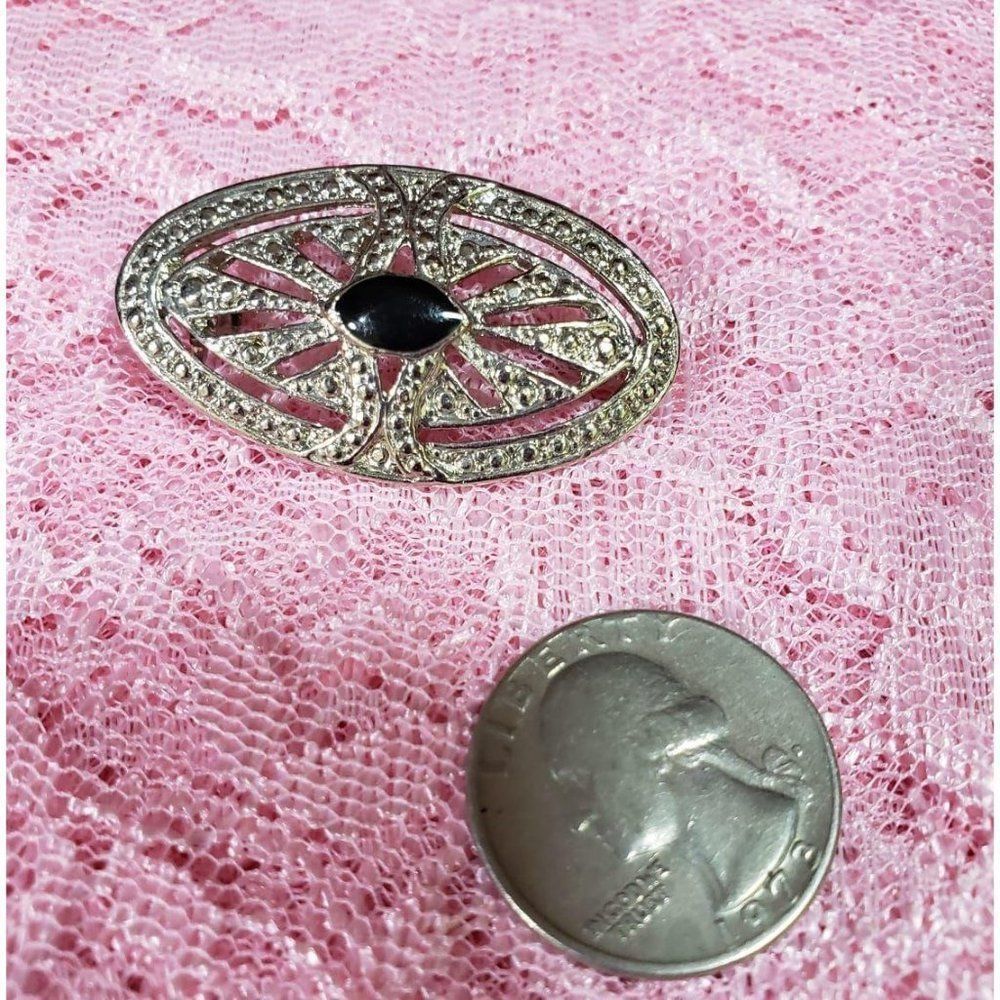 Vintage Oval Costume Jewelry Pin - Picture 2 of 3